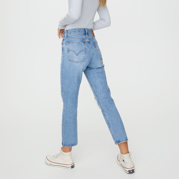 Levi’s Wedgie Straight Distressed Jeans in Light Wash Size 24 - Picture 6 of 13